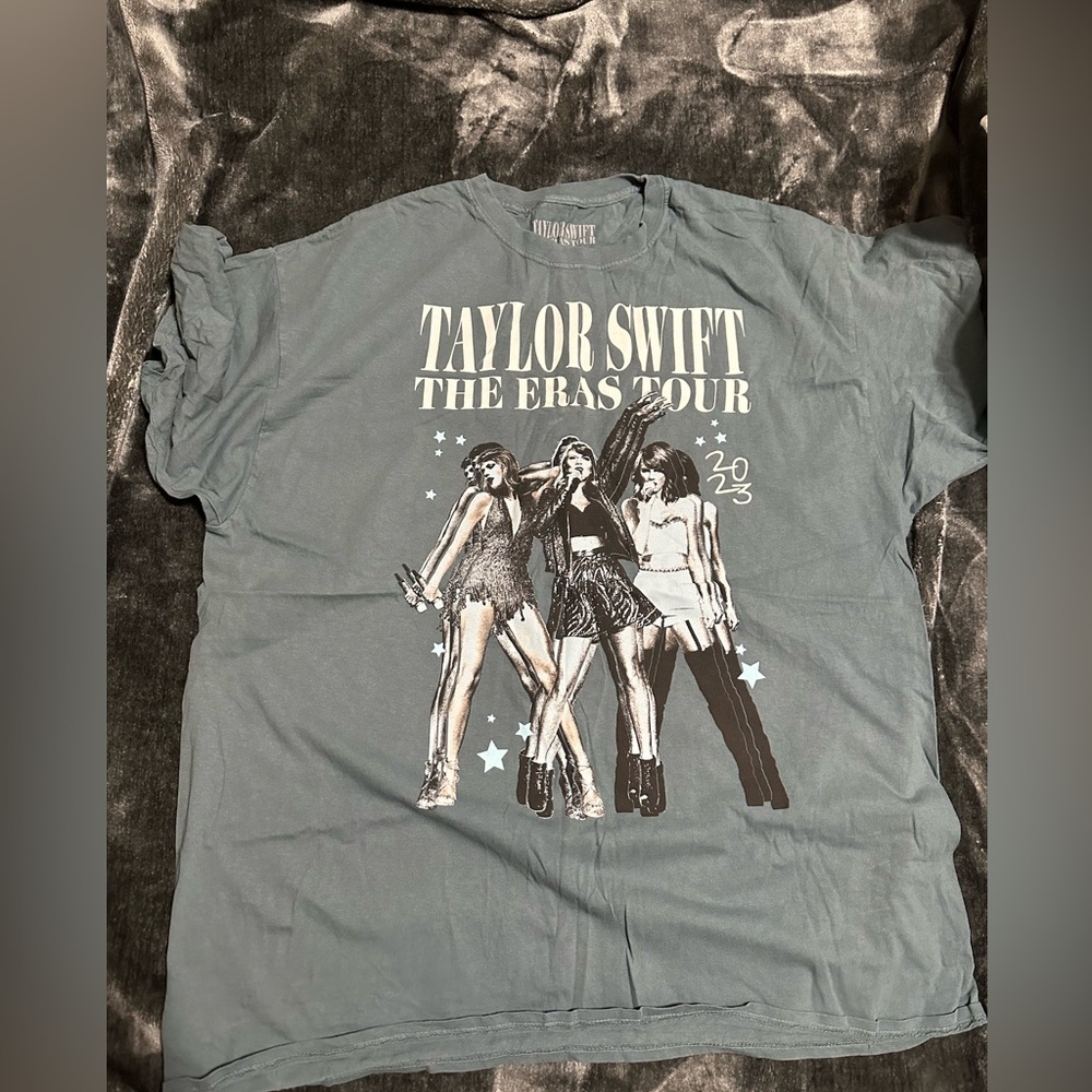 Blue 1989 Eras Tour shirt, size 3xl.